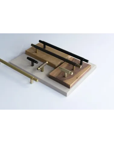 VENDÉ design furniture handle presented on plates