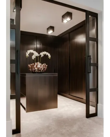 Characterful bronze furniture handles for the kitchen