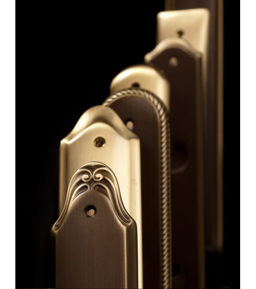 Mandelli Zante door handles on longitudinal backplate