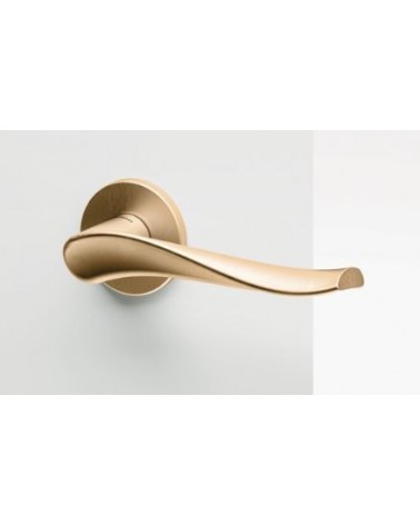 Mandelli Spin matt gold door handle design handle fitted on a door