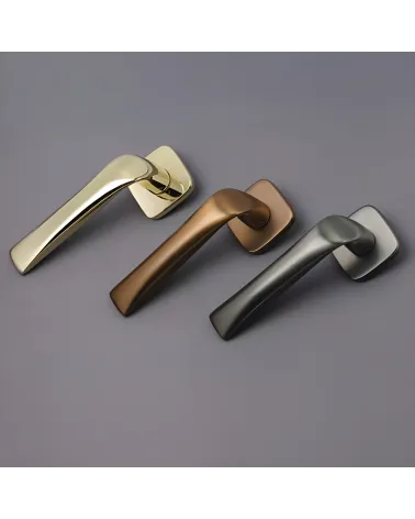 FOLD door handle in polished gold finish