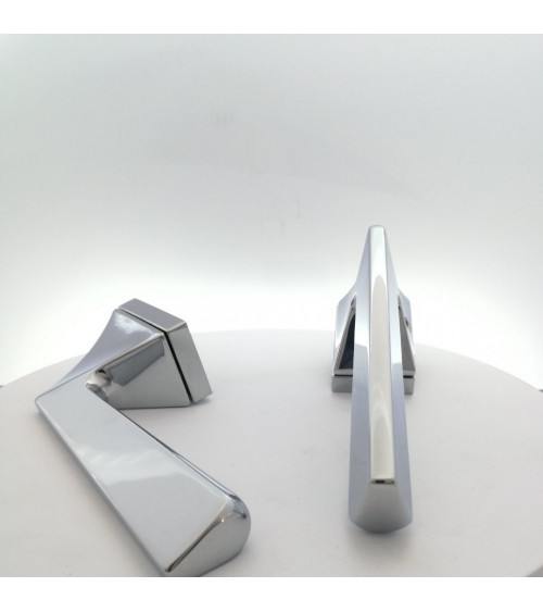 Polished chrome Impera door handle design handle