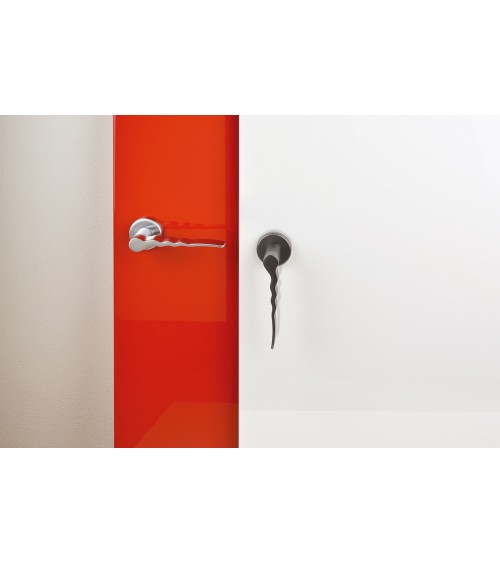 Futuristic door handle Ento Flow C3 design handle
