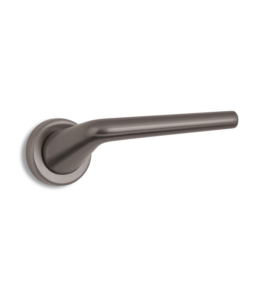 Modern ENTO LIFT brass door handle - designer handle