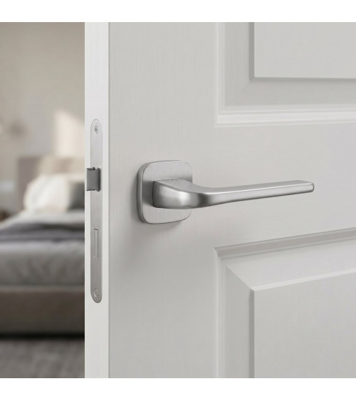Solo door handle satin chrome rounded