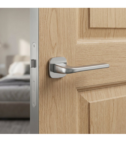 Solo door handle satin chrome rounded