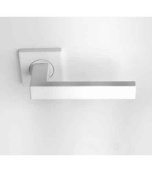 MAJESTEA door handle in white