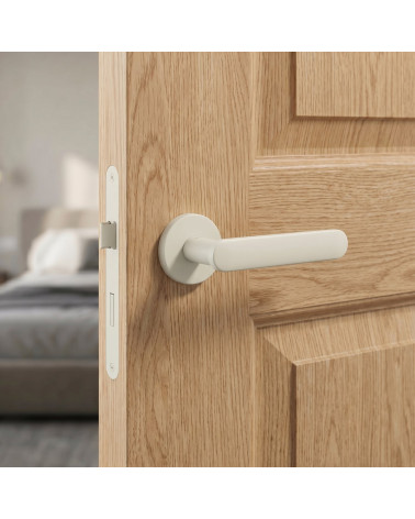Ivory-coloured door handles Maff