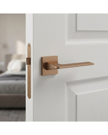 Light brown door handle OMA