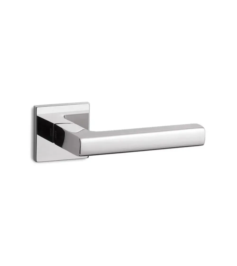UNIT SQ R6 door handle on Ento square rose