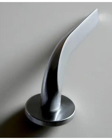 Mandelli Coupé brass door handle designer handle zoomed view