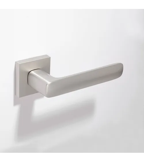 Écir zamak door handle in satin nickel finish
