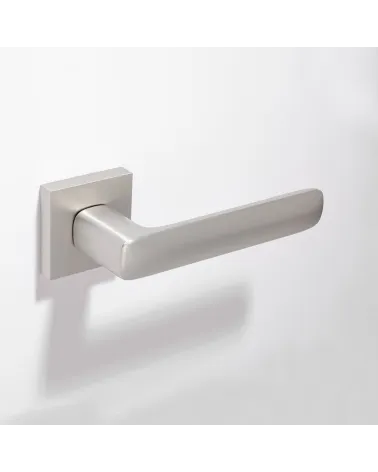 Écir zamak door handle in satin nickel finish