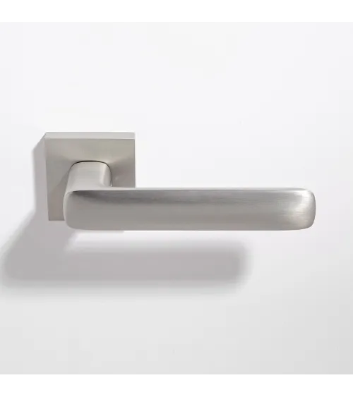 Écir zamak door handle in satin nickel finish