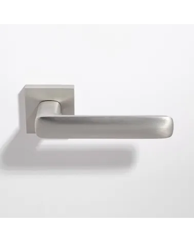 Écir zamak door handle in satin nickel finish