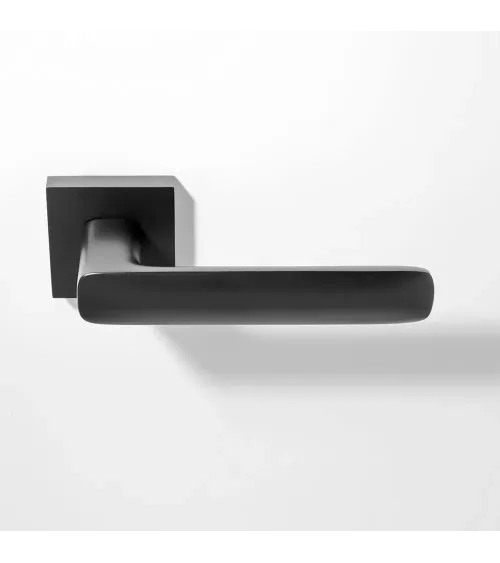 Écir zamak door handle with black finish