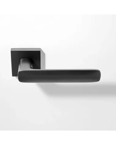 Écir zamak door handle with black finish