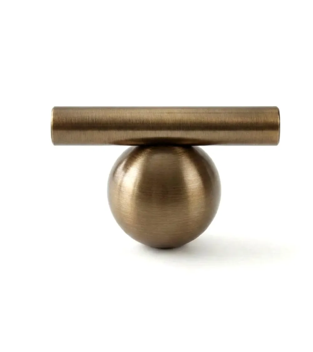 Model 04 brass cabinet knob with a brown finish | MillaPoignees