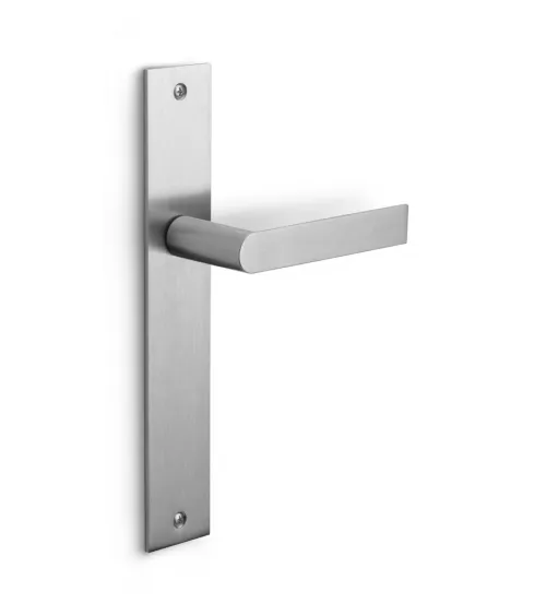 Formani ARC lever handle on backplate | MillaPoignees
