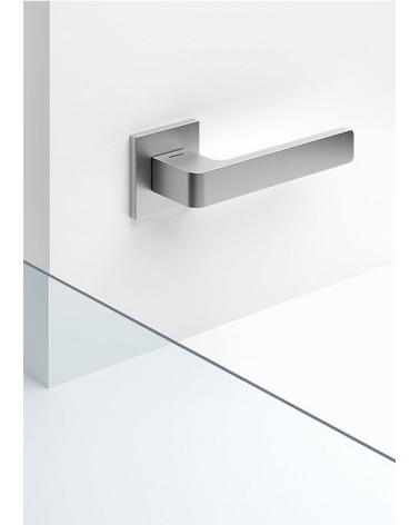 Mandelli Lario door handle design handle colour 2 mounted on a door