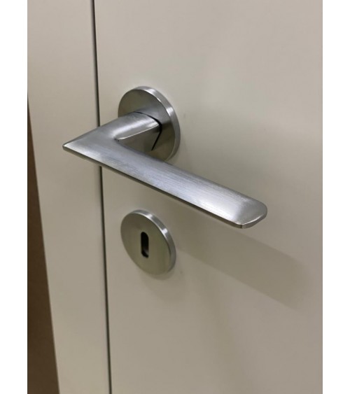 Brushed chrome Line GIULIA door handle design handle