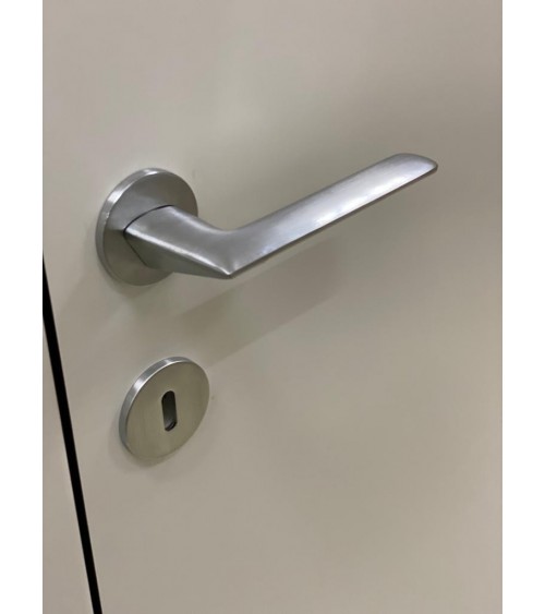 Brushed chrome Line GIULIA door handle design handle