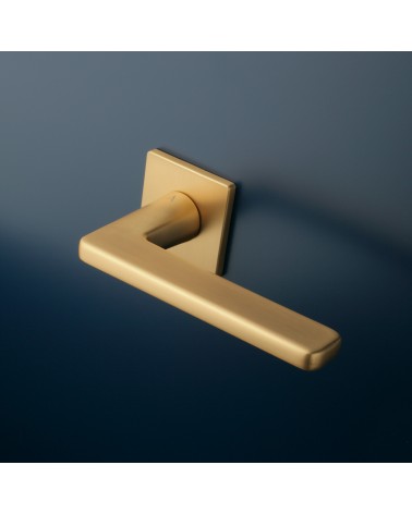SETIA square plate door handle design hardware colour 5 mounted on a door