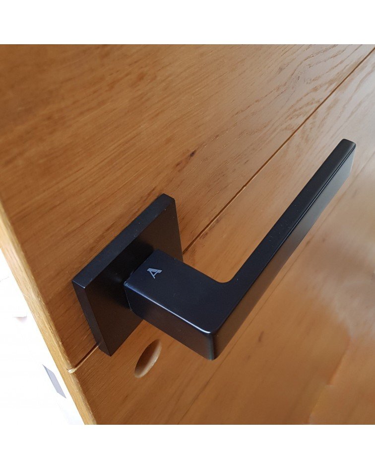 SULLA zamak door handle design handle mounted on a wood pattern door