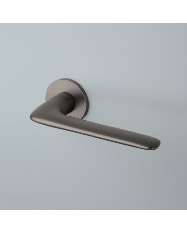 VIOLA door handle on round plate design handle mounted on a door