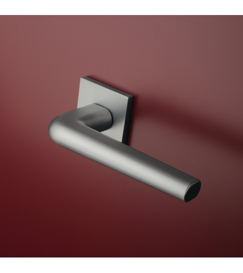 Polished chrome door handle on square plate FUNKIA - designer handle
