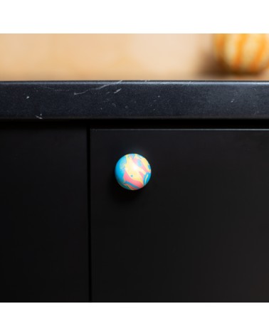 Happy dream beech wood furniture knob design handle fixed on a cabinet front