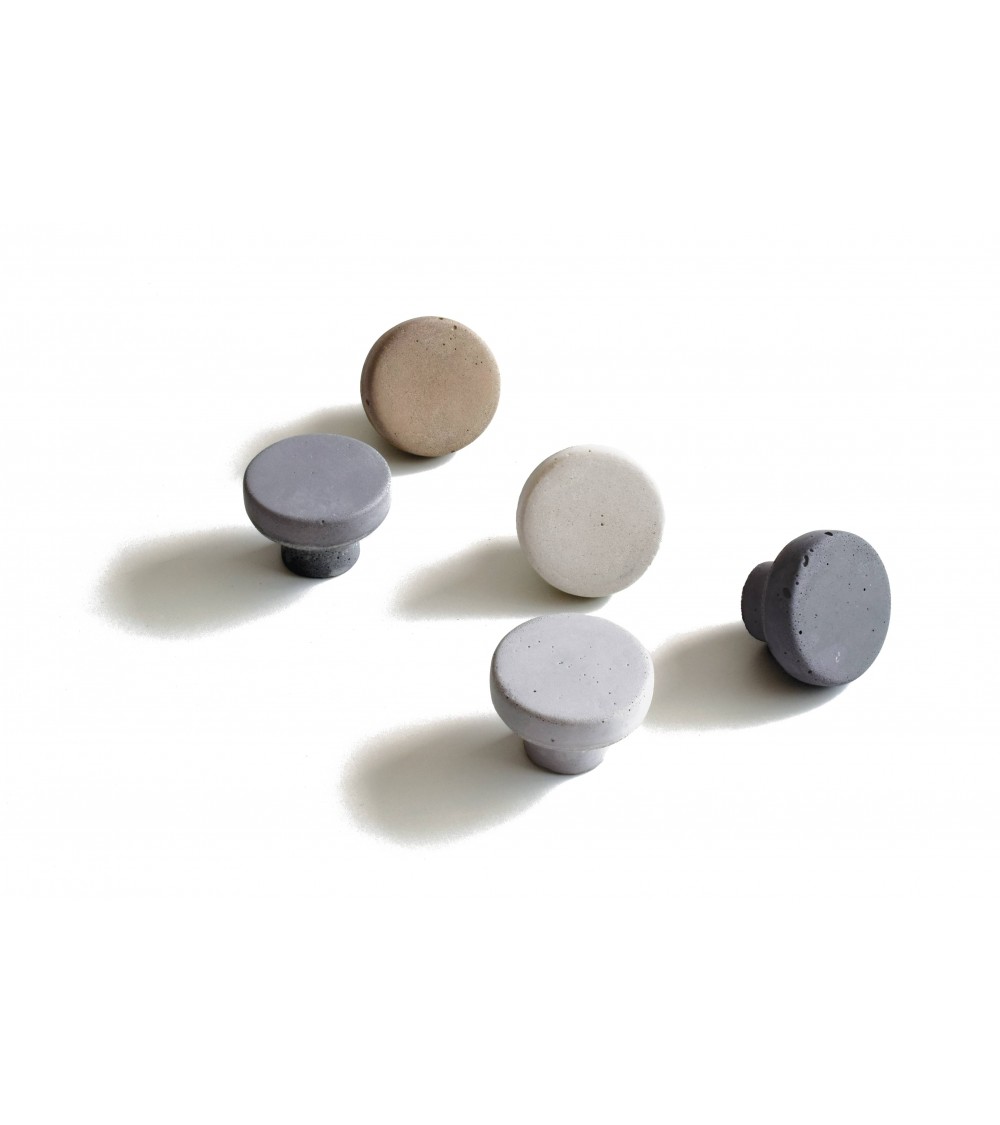 The complete range of Pomolo wall hooks by Urbi et Orbi