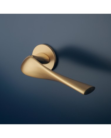 PETUNIA zamak door handle design handle angled view mounted on door