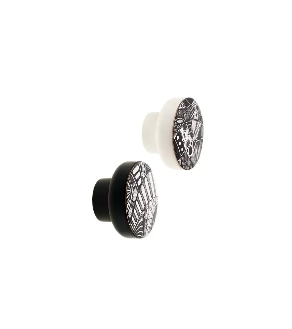 COSMOS Black & White cabinet knob