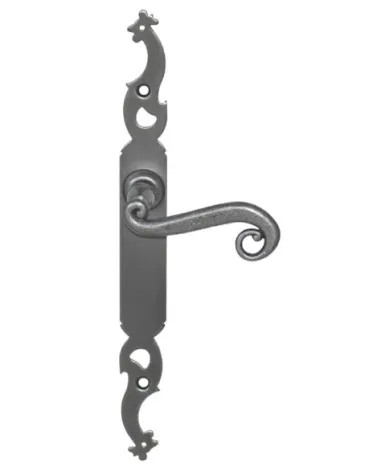 Patinated iron door handles on longitudinal plate - Coq