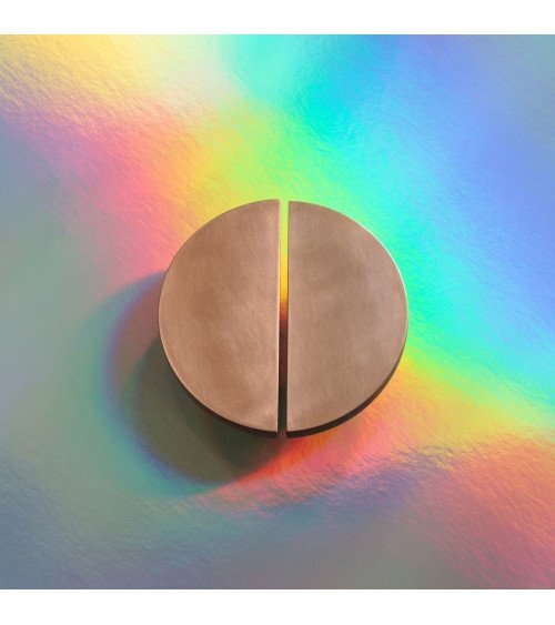 Circular Cabinet Handle in Wood and Copper