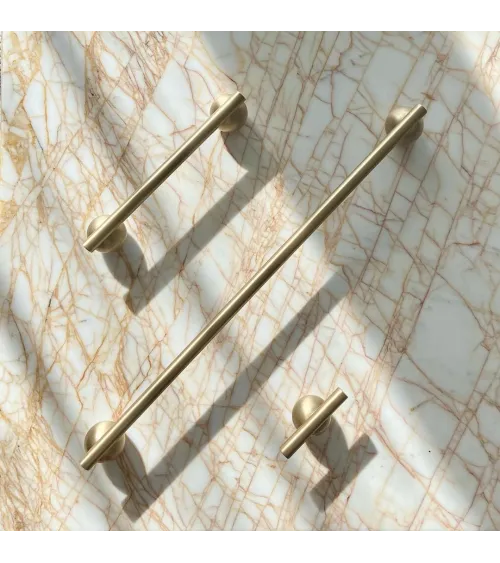 Furniture knob in shiny chrome brass, model 04