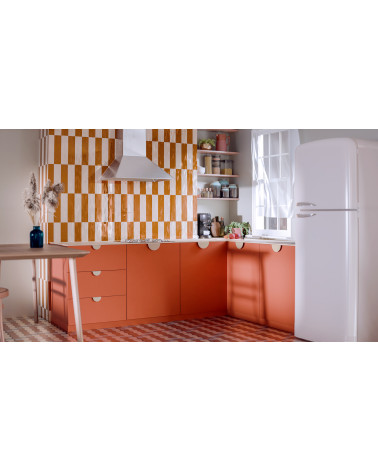 Cashmere design handle ZORIA design handle fitted on a kitchen unit