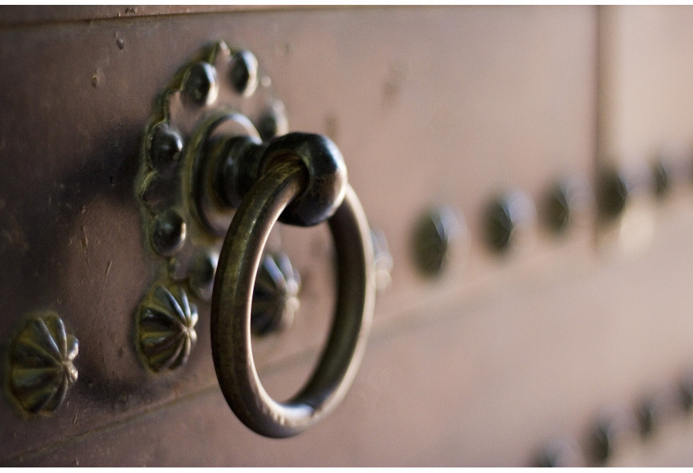 Designer door knocker: give style to your exterior door!