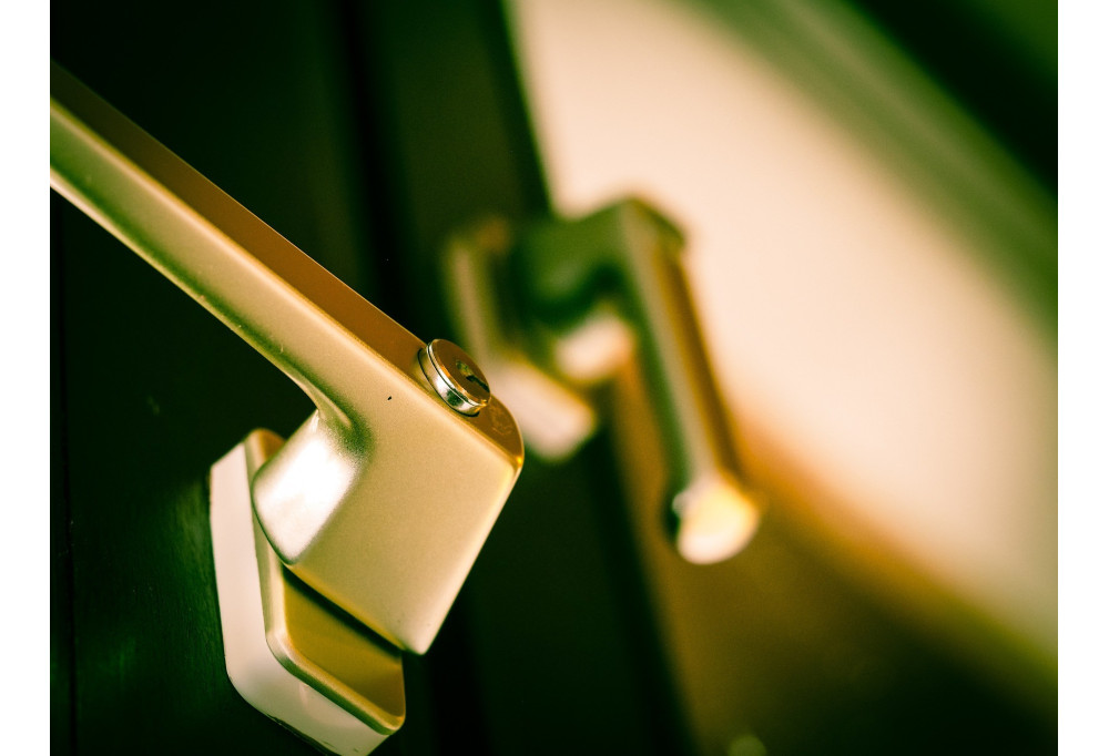 How to Install a Window Handle?
