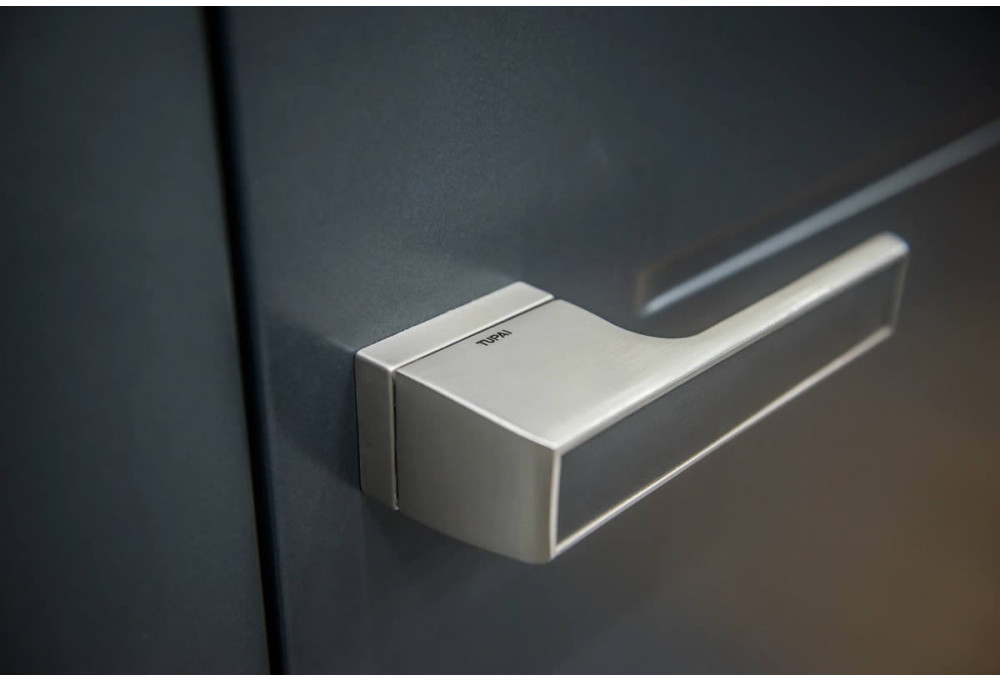 Which Door Colours to Match with a Rust Handle