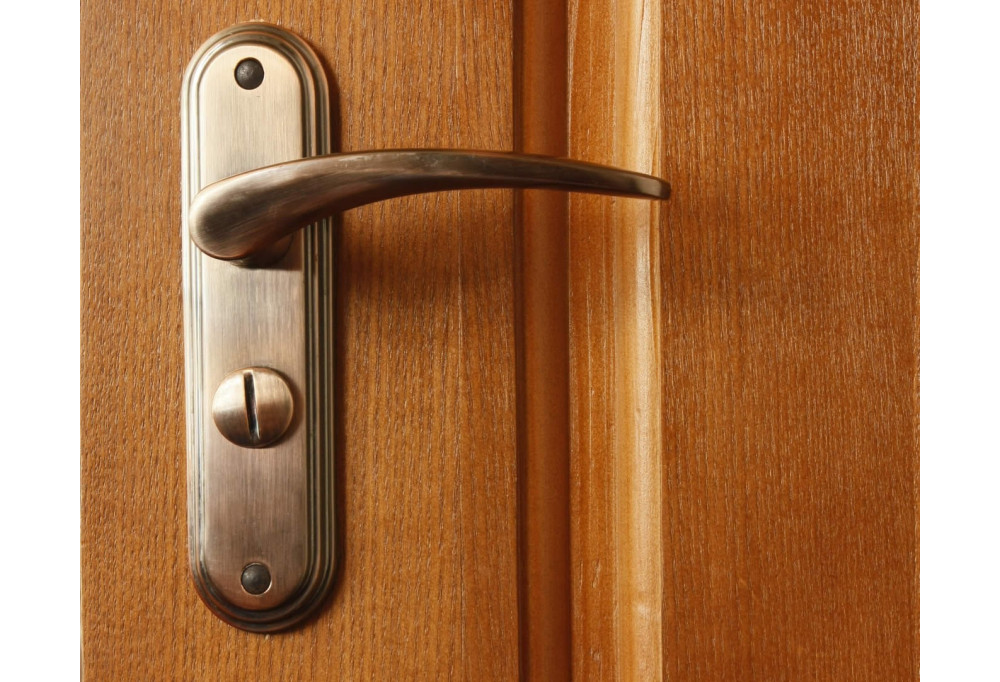 What material for rust-coloured door handles