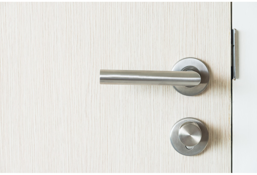 How to choose and maintain a door handle plate?
