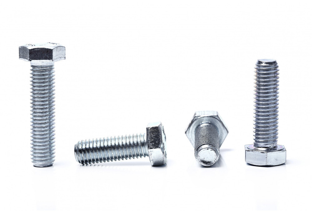 How to cut an M4 through screw during door handle installation?