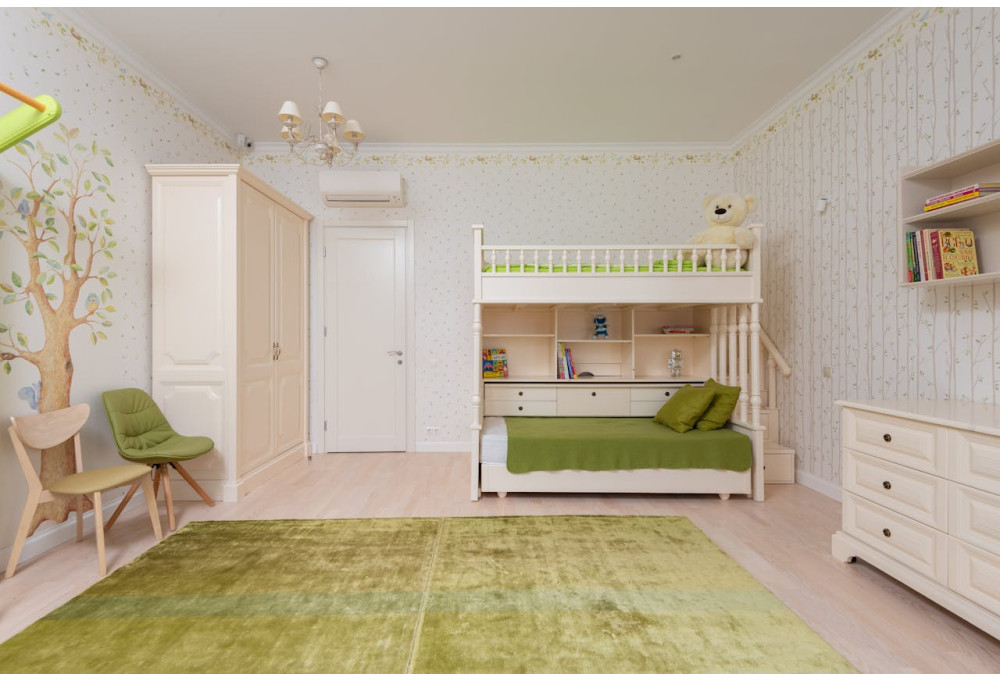 Child's bedroom: Securing and decorating with style and practicality