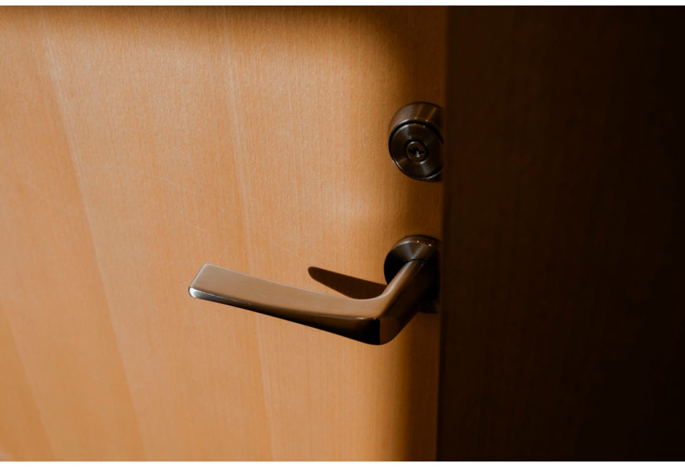 How to tighten a door handle that moves?