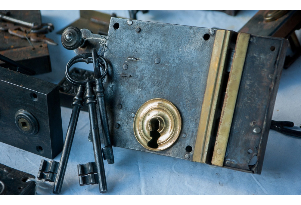 Style and security with a rim lock