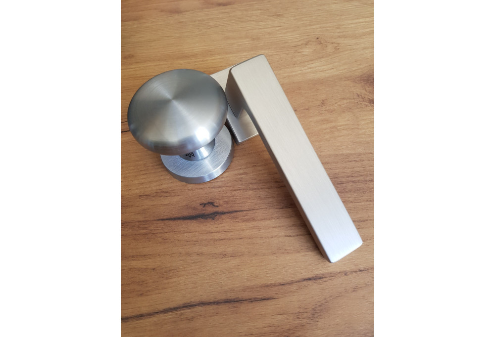 Door handle plate: round plate or rectangular plate?